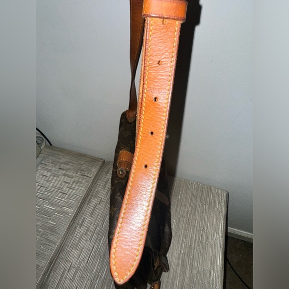 Auth preloved vintage Louis Vuitton Saumur 35 Large Messenger Bag. - Picture 13 of 16